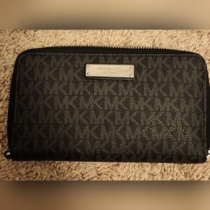 Michael Kors Black Zip Wallet